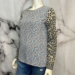 *Equipment Blue pink green small floral with cheetah problem sleeved